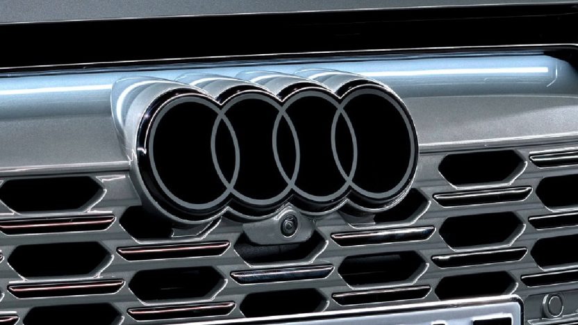 Audi elektrikli arac markasi icin ikonik logosunu yeniledi